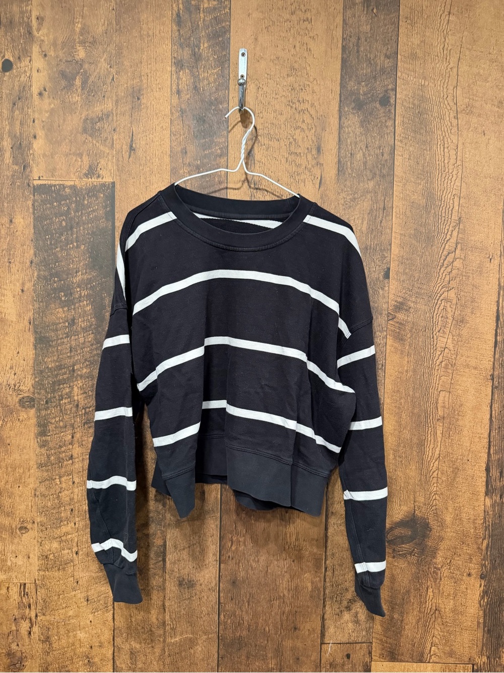 Lululemon Perfectly Oversized Cropped Crew
Stripe Black White sz 8 EUC - Picture 2 of 4